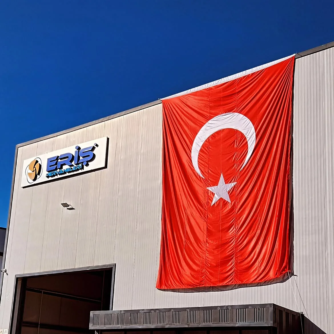 Türk bayraklı Eriş Pervane üretim tesisi