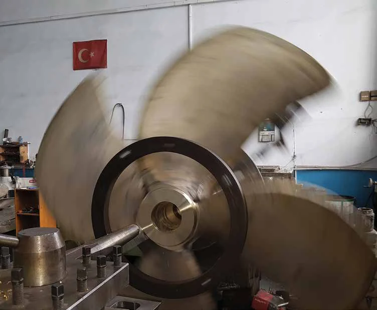 Büyük çaplı pervanenin torna tezgâhında işlenmesi